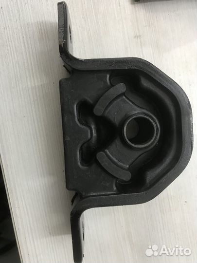 Опора двигателя правая для Nissan Primera P12E