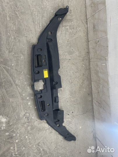 Накладка замка капота Toyota Highlander 3