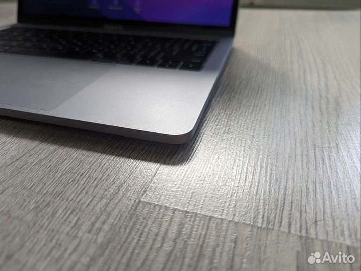 Apple MacBook Pro 13 non Touch Bar i7 16/256