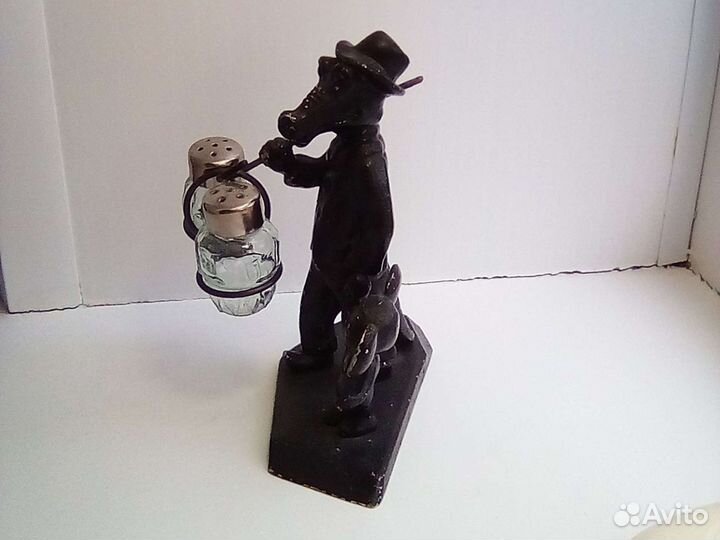 Крокодил Гена и Чебурашка с солонкой и перечницей