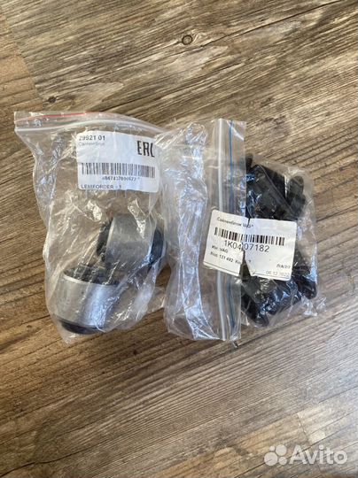 Сайлентблоки VAG 1K0407182