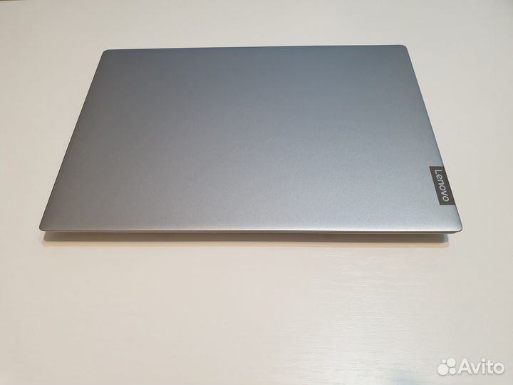 Тонкий мощный ноутбук Lenovo стальной корпус