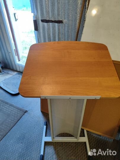 Трибуна столик для выступлений