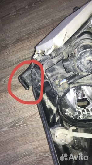 Правая фара Toyota Wish 2004