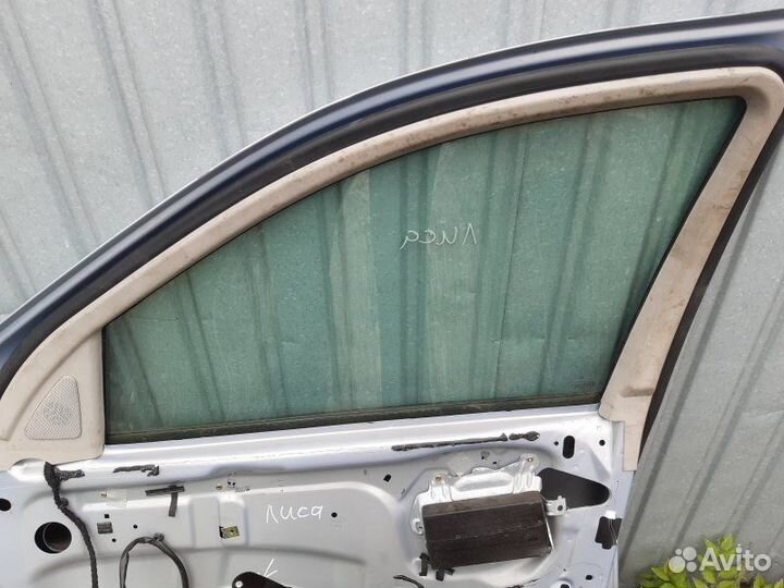 Обшивка двери передняя правая Mercedes-Benz