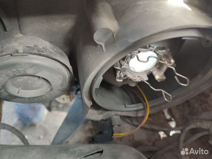 Фара правая Mercedes-Benz Clk-Class coupe 111945