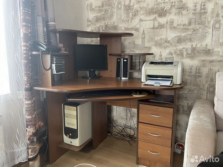 Компьютерный стол