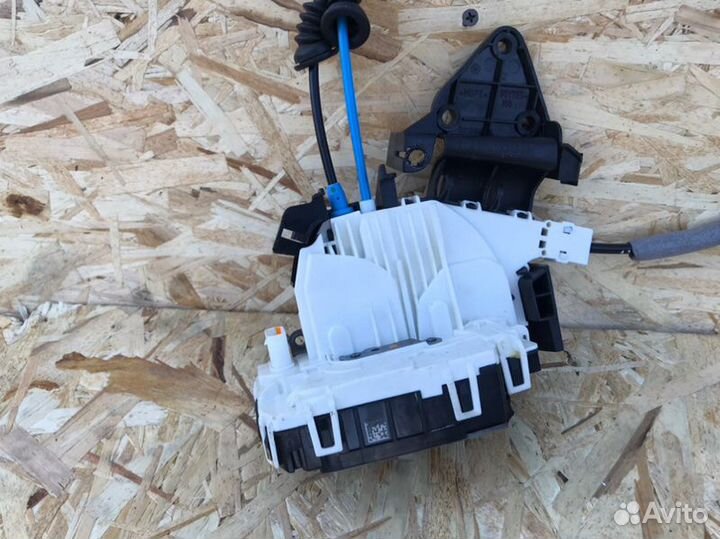 Замок двери задний правый Mercedes-Benz C W204 1.8