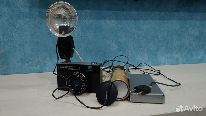 Пленочный фотоаппарат Вилия и вспышка Чайка