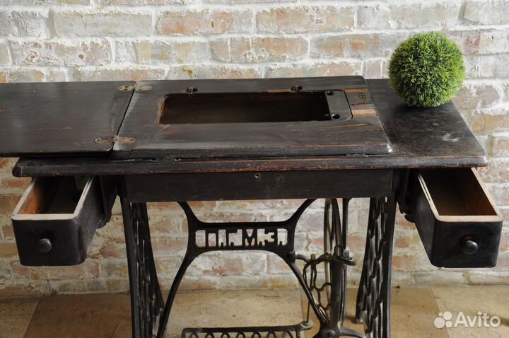 Станина от винтажной швейной машинки П.Г.М.З