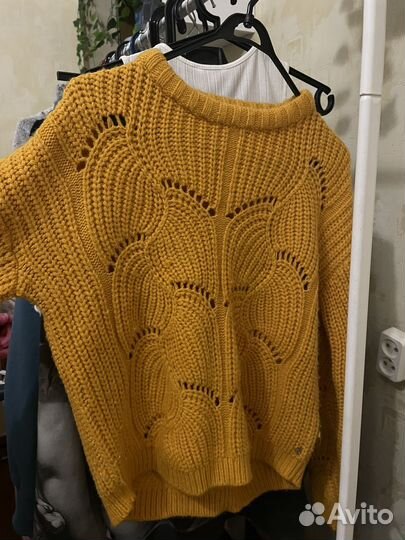 Свитер вязаный женский