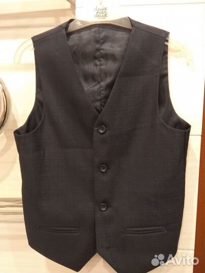 Жилет школьный для мальчика новый от костюма
