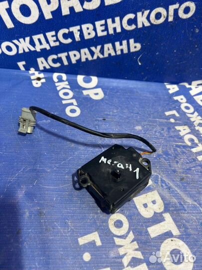 Моторчик заслонок отопителя Renault Megane 1 седан