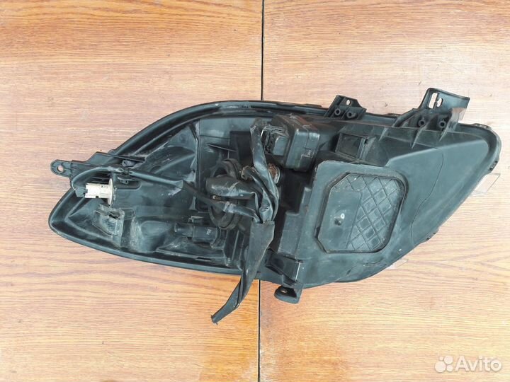 Фара правая Toyota Vitz 90