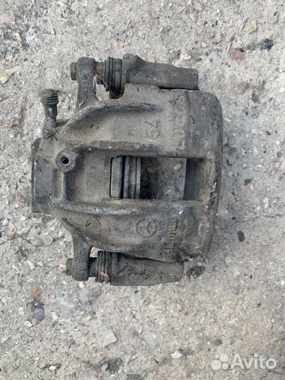 Суппорт передний правый Mercedes-Benz W202 OM 611