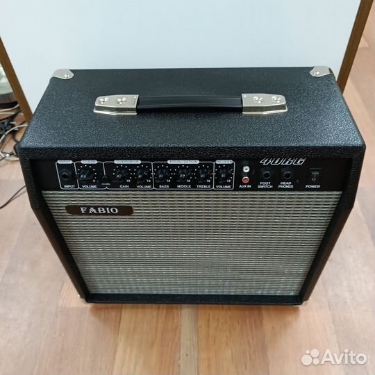 Новый Комбоусилитель 40 Вт Fabio 40RG