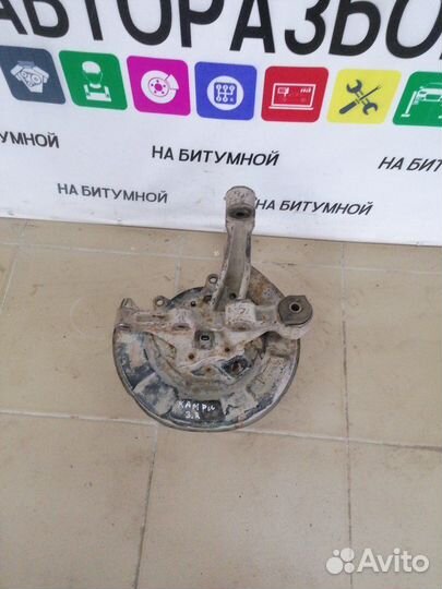 Кулак поворотный задний правый Toyota Camry 30