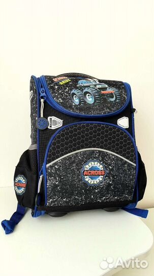 Рюкзак (портфель для мальчика) школьный