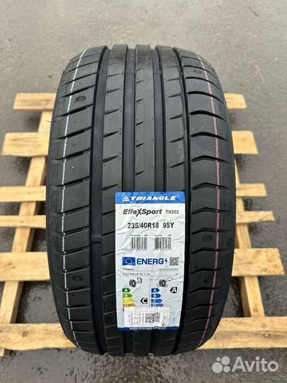 Triangle EffeXSport TH202 235/40 R18