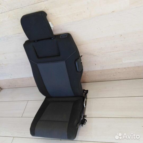 Сиденье заднее левое Opel Zafira B третий ряд