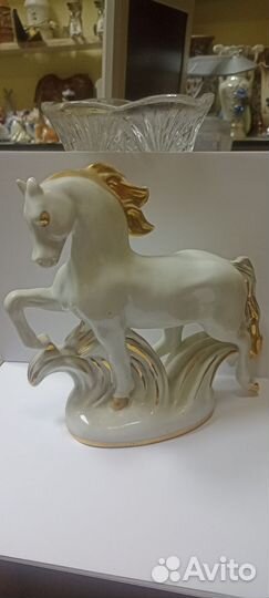Фарфоровая статуэтка конь огонь лфз