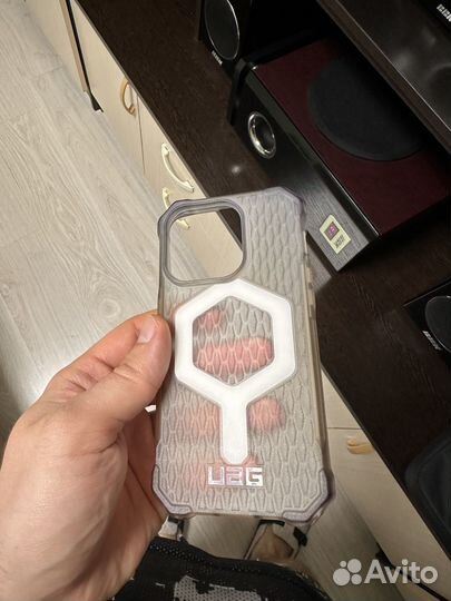 Чехол на iPhone 14 pro UAG