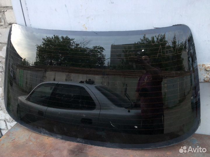 Заднее стекло Toyota Corolla 100