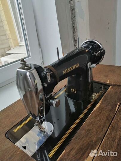 Швейная машина Minerva со станиной