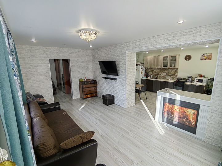 Дом 182 м² на участке 5,2 сот.