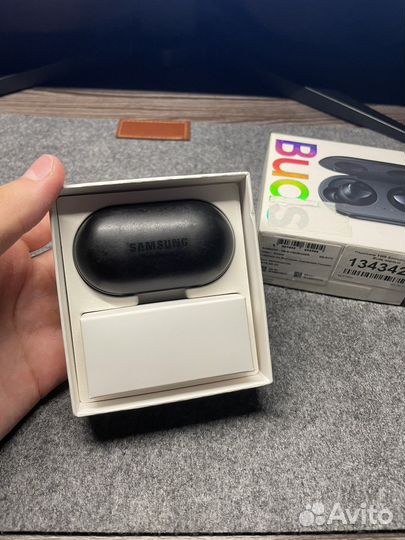 Беспроводные наушники samsung buds