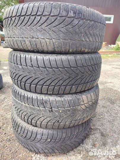 Goodyear UltraGrip Ice 215/55 R17