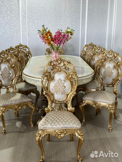 Стол и стулья