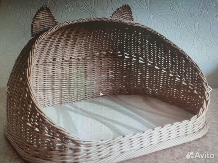 Домики, лежанки для кошек и собак