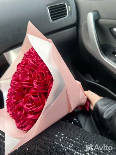 Букет роз из атласных лент