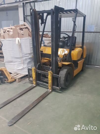 Погрузчик Komatsu FG260-12 бензин 2,5т 3м