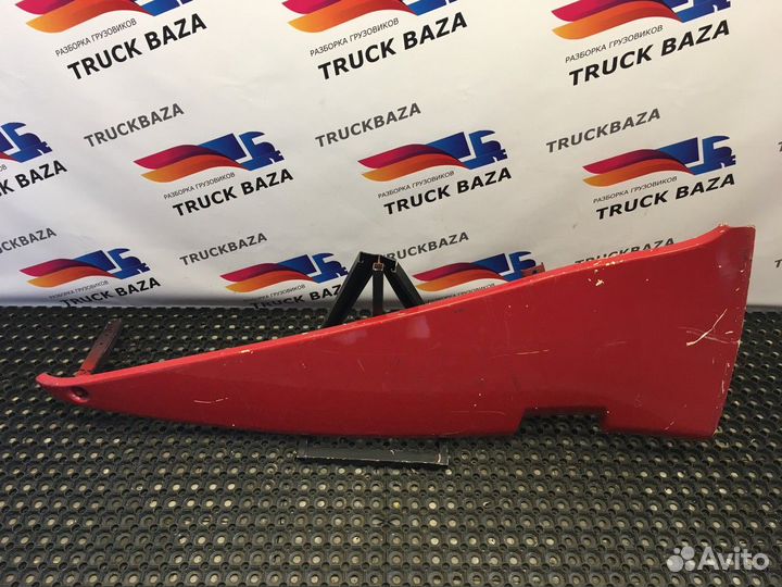 Спойлер кабины верхний правый Volvo FH