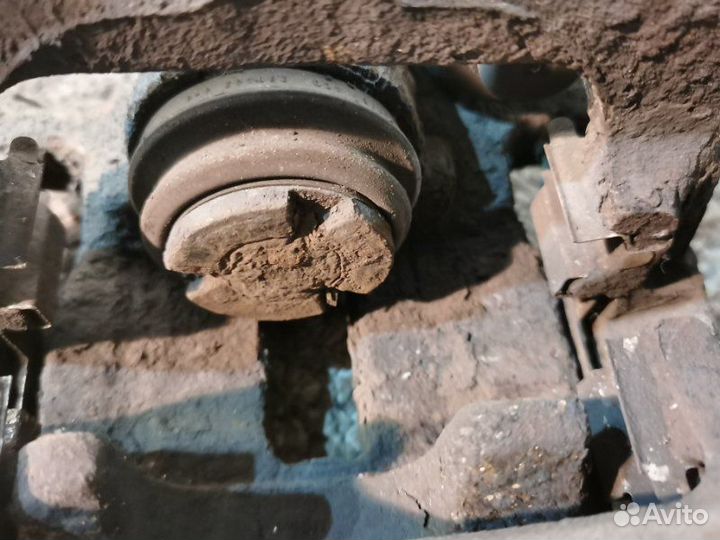 Суппорт тормозной задний правый Volkswagen Tiguan