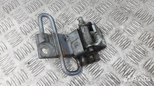 Петля передняя левая audi A6 C6 (CPH01EW01)