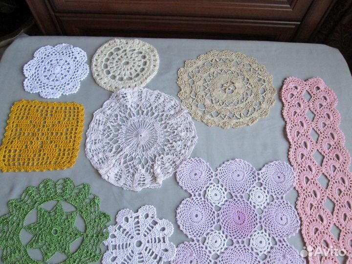 Салфетки вязаные крючком и текстильные