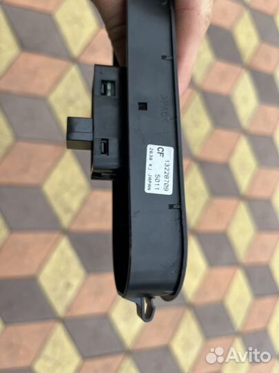 Кнопка стеклоподъемника передняя Opel Astra H