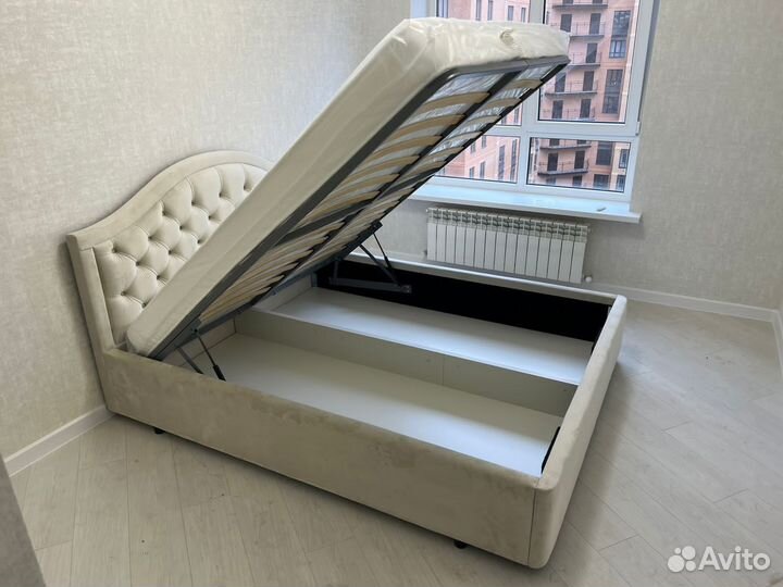 Кровать двуспальная