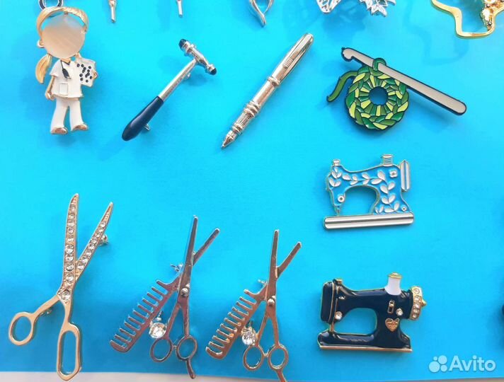 Брошь подарок медику, парикмахеру, косметологу