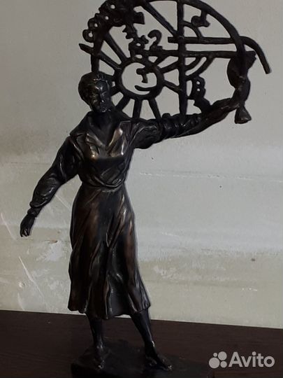 Бронзовая статуэтка СССР