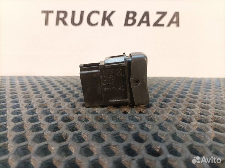 Кнопка внутреннего освещения