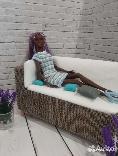 Диван для куклы по типу Барби