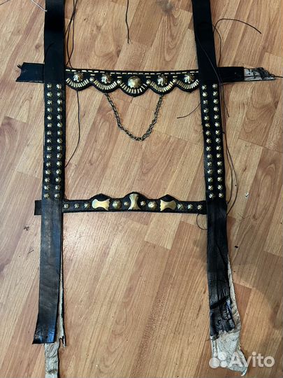 Збруя, снаряжение на лошадей, уздечки, недоуски