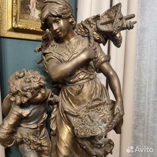 Старинная антикварная фигура