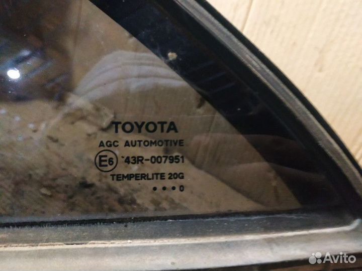 Стекло глухое заднее левое Toyota Camry 40