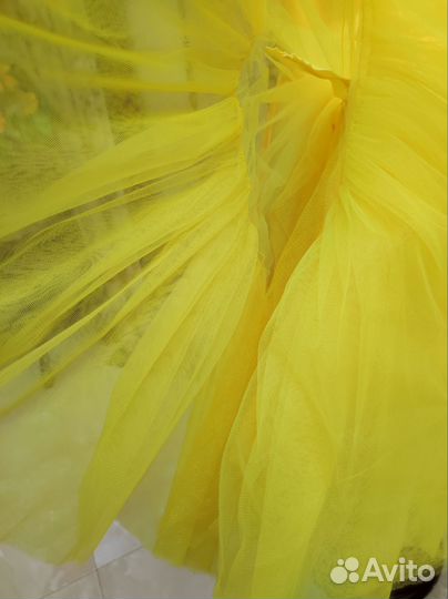 Нарядное желтое платье для девочки 128