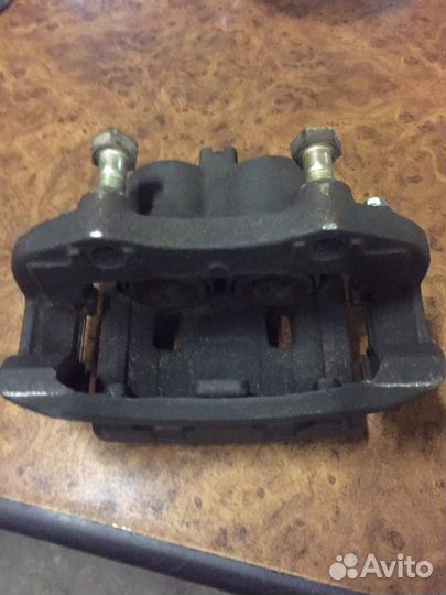 Суппорт Передний правый Nissan X-Trail Т30